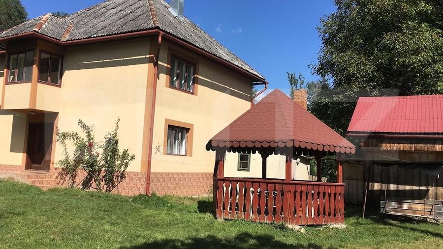 Casă individuală cu 4 camere cu Canalizare în Câmpeni