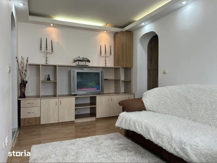 Apartament cu 3 camere în Podu Roș