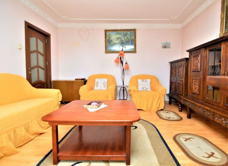 Apartament cu 3 camere decomandat, mobilat în Vitan
