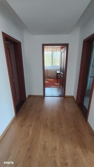 Casă cu 6 camere cu Teren 700 Mp în Vitan