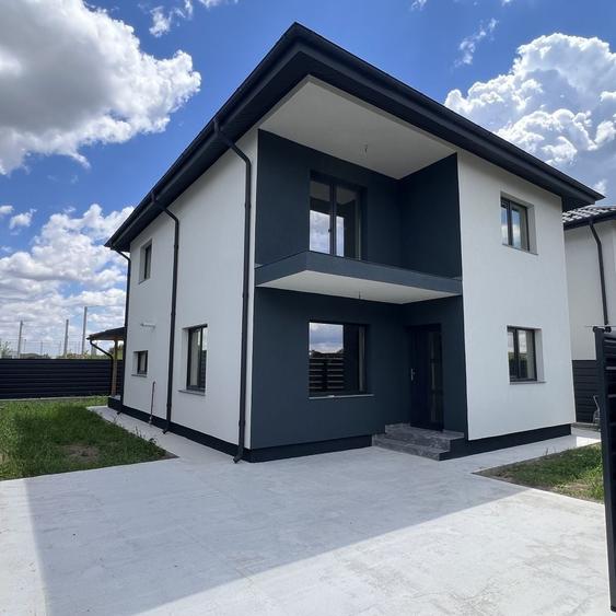 Casă cu 4 camere în Bradu