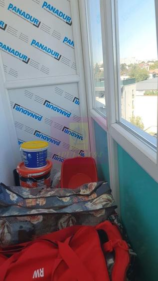 Apartament cu 4 camere semidecomandat în Berceni
