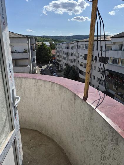 Apartament cu 3 camere semidecomandat în Ultracentral