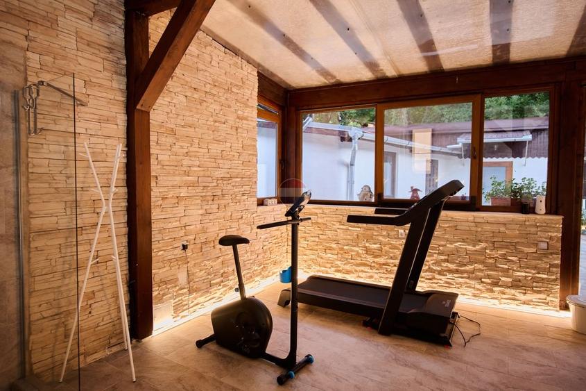 Casă individuală cu 9 camere cu Piscina în Sibiel
