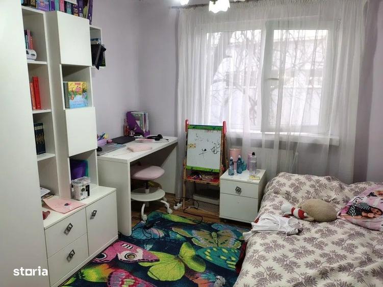 Apartament cu 3 camere semidecomandat în Craiovița Nouă