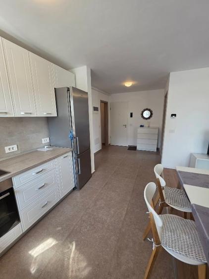 Apartament cu 2 camere decomandat, mobilat în Tractorul
