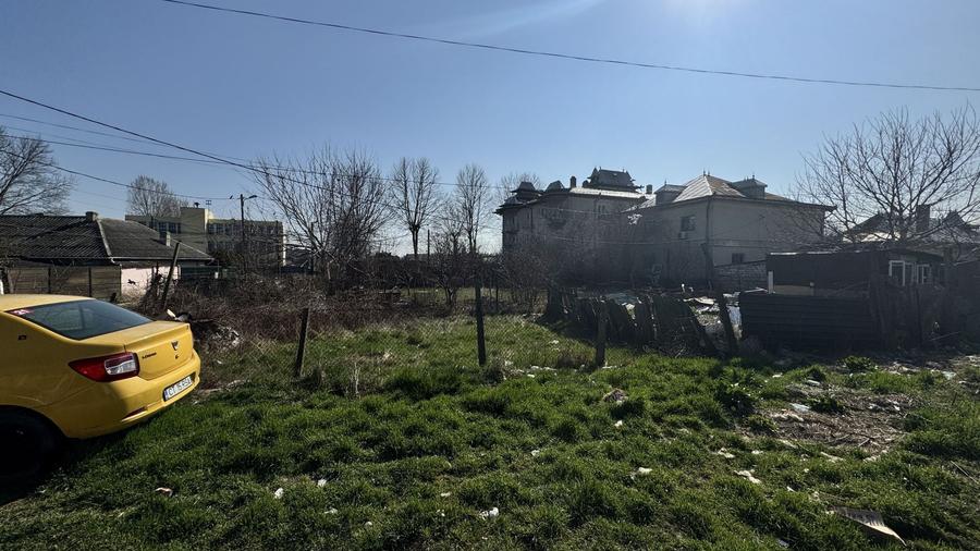 Teren Construcții intravilan de 1028 mp, în