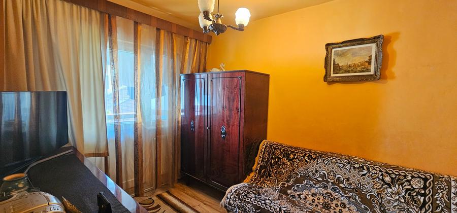 Apartament cu 3 camere decomandat, mobilat în Central