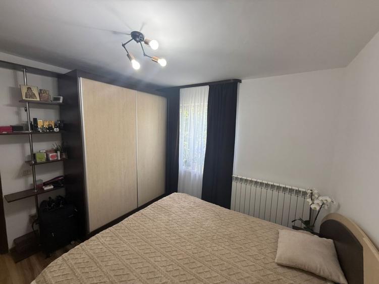 Apartament cu 3 camere decomandat, mobilat în Central