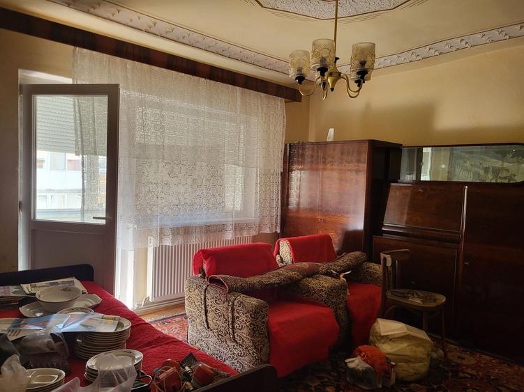 Apartament cu 3 camere semidecomandat în Central