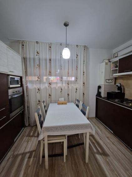Apartament cu 2 camere semidecomandat în Berceni