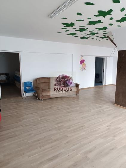 Casă individuală cu 9 camere cu Canalizare în Mărăcineanu