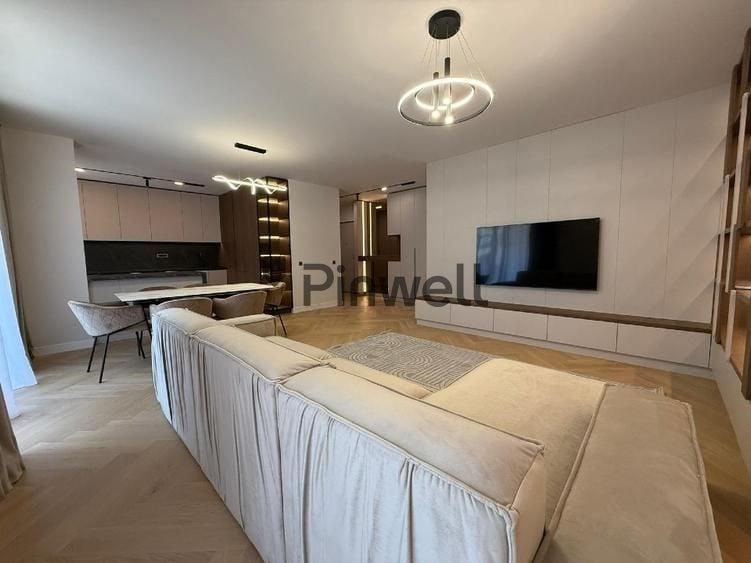 Apartament cu 4 camere decomandat, mobilat în Central