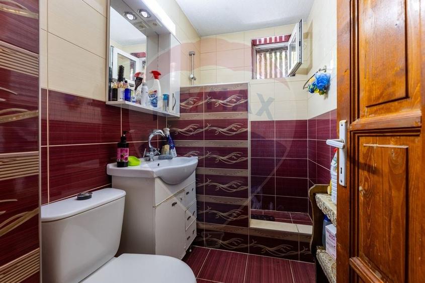 Apartament cu 3 camere semidecomandat, mobilat în P-ța Gării