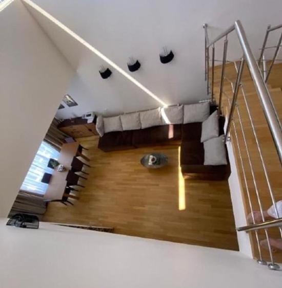 Apartament cu 5 camere decomandat în Herăstrău