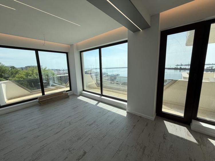 Apartamentul cu 3 camere , 2 bai si 3 terase + 2 locuri parcare si view direct spre portul turistic Mangalia - 6