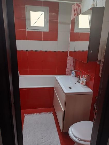 Apartament cu 3 camere semidecomandat, mobilat în Iancului