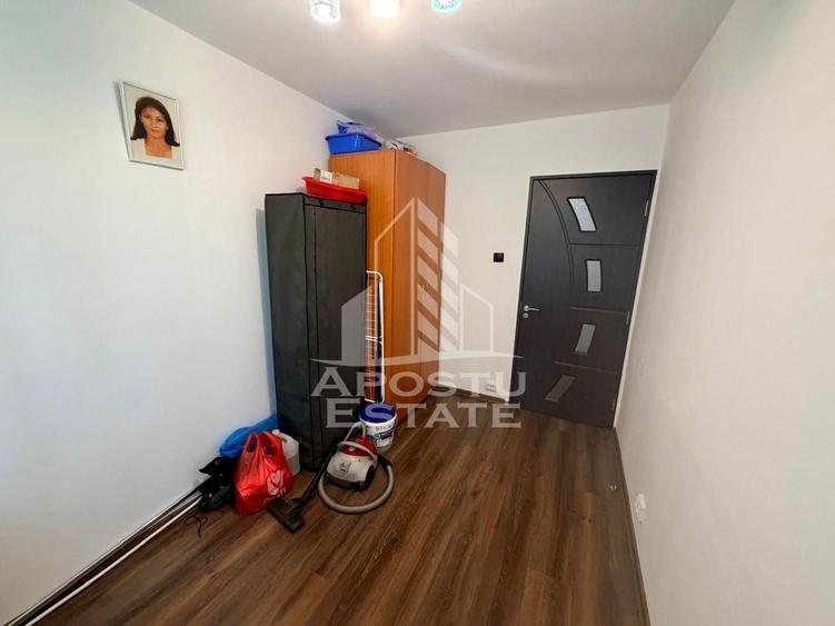 Apartament cu 3 camere decomandat, mobilat în Lipovei