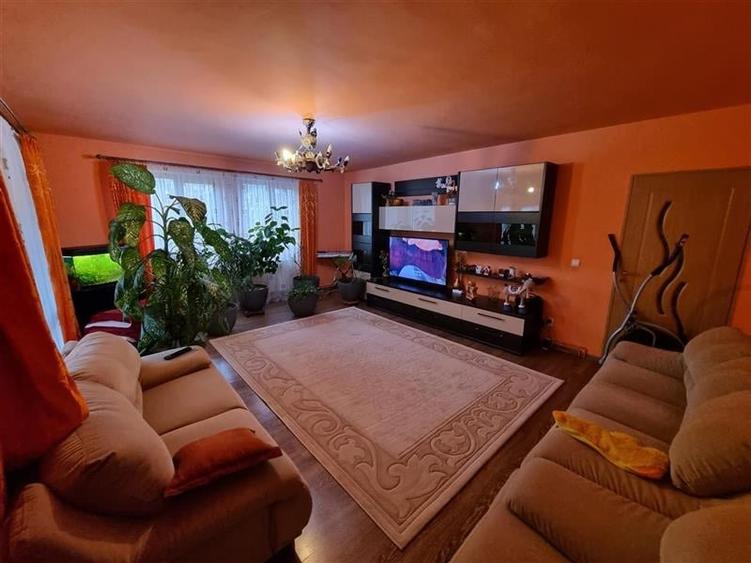 Casă individuală cu 5 camere cu Teren 1232 Mp în Sâncraiu de Mureș