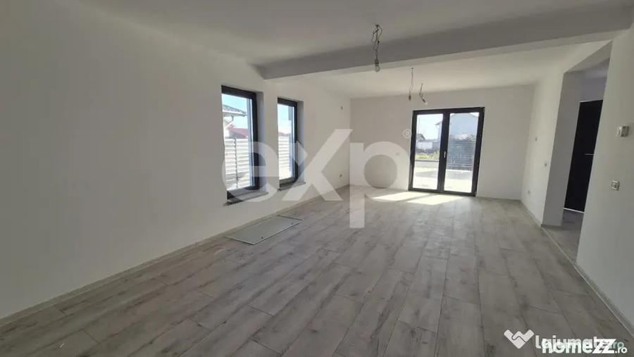 Casă cu 4 camere cu Teren 400 Mp în Bradu