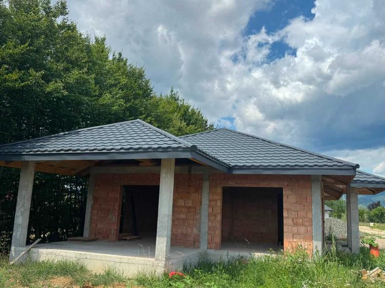 Casă cu 3 camere în Satu Nou de Sus