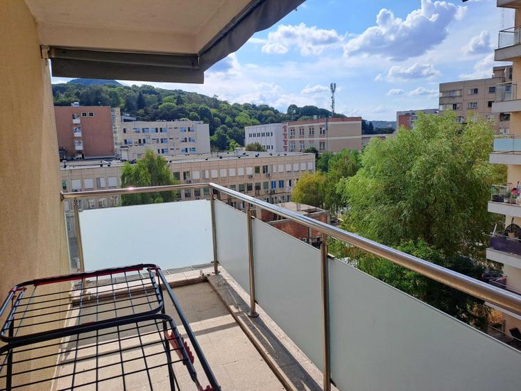 Apartament cu 2 camere decomandat în Județean