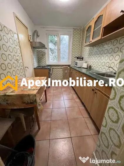 Apartament cu 3 camere semidecomandat în Giurgiului