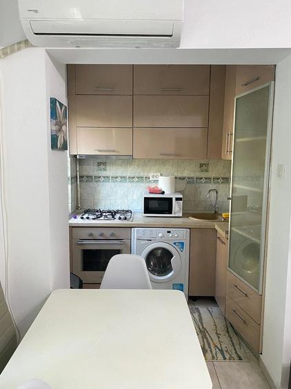 Apartament cu 2 camere semidecomandat în Podu Roș
