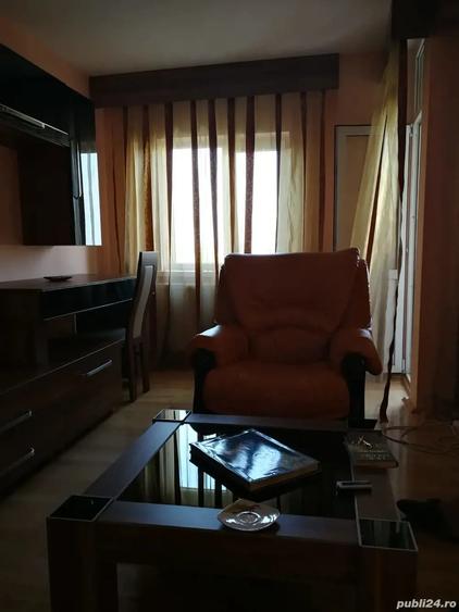 Apartament cu 4 camere decomandat în 1 Mai