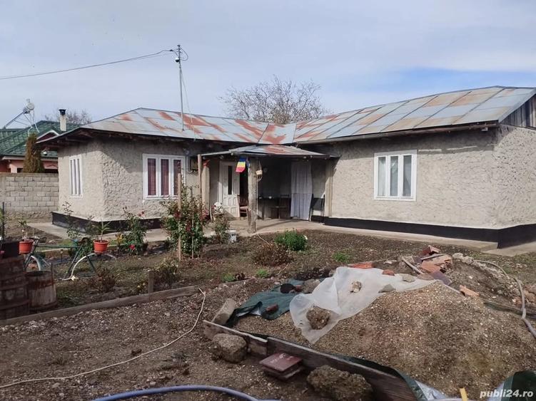 Casă cu 4 camere cu Teren 1600 Mp în Central