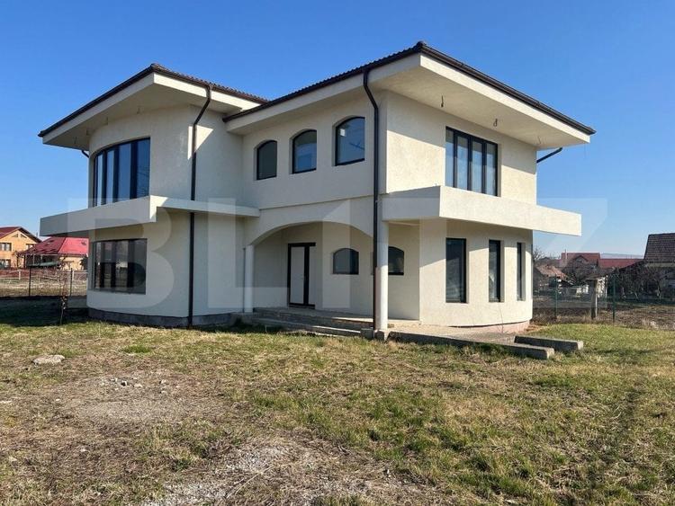 Casă cu 4 camere cu Teren 700 Mp în Sângeorgiu de Mureș