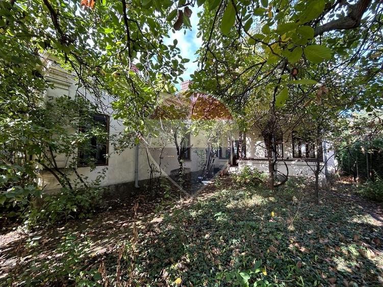 Casă individuală cu 7 camere cu Teren 1064 Mp în Ana Ipătescu