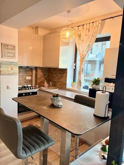 Apartament cu 2 camere decomandat, mobilat în Brâncoveanu