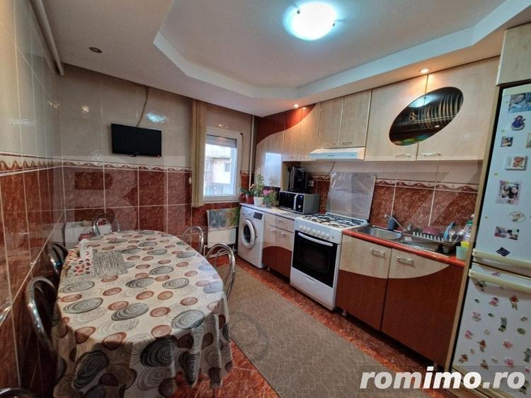 Apartament cu 3 camere decomandat în Ampoi 2