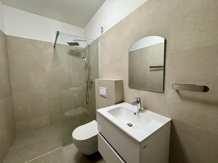Apartament cu 3 camere semidecomandat, mobilat în Apahida