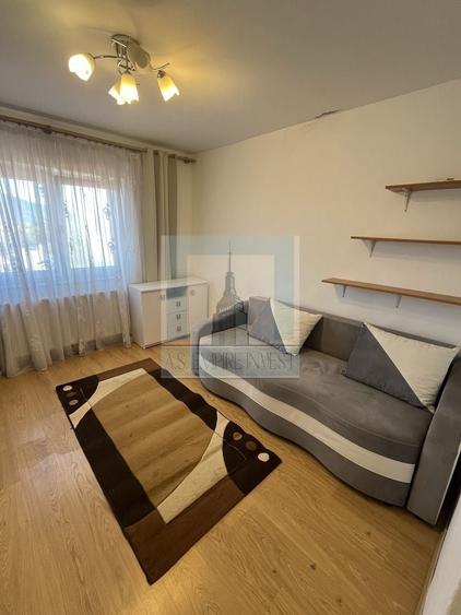 Apartament cu 3 camere decomandat, mobilat în Central
