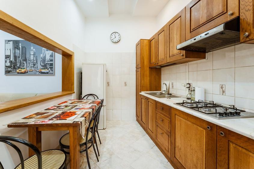 Apartament cu 2 camere semidecomandat, mobilat în Ultracentral