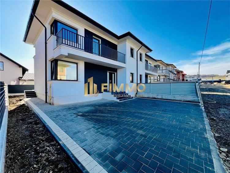 Duplex cu 4 camere cu Canalizare în Exterior Est