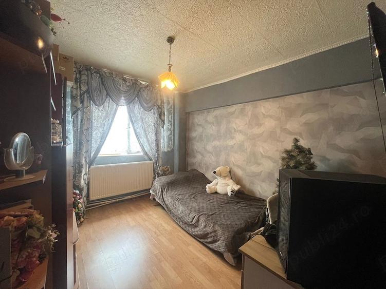 Apartament cu 4 camere decomandat în Confecții