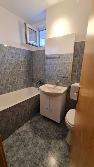 Apartament cu 3 camere semidecomandat, mobilat în Olimpia-Stadion