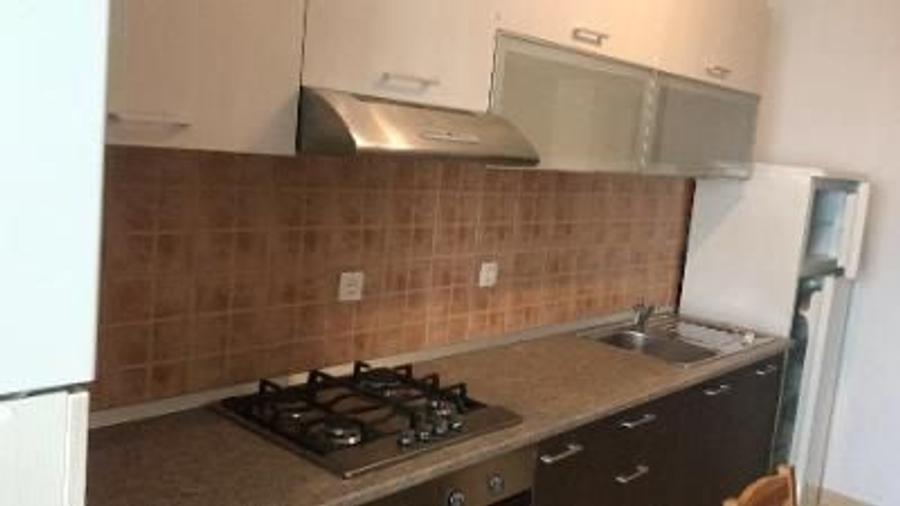 Garsoniera 55 mp, cu pat si canapea, bucatarie inchisa , dresing generos, metrou la 5 min politehnica, afi , statie autobuz in fata blocului, propriet - 12
