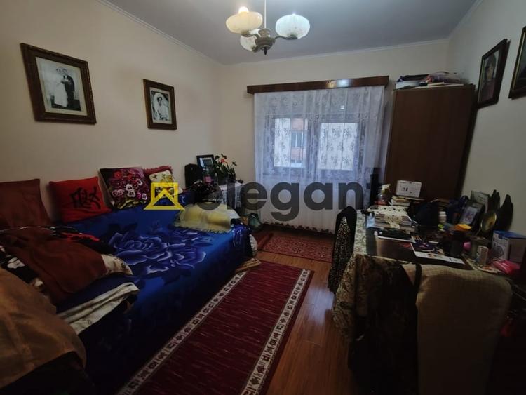 Apartament cu 3 camere decomandat în Rovine