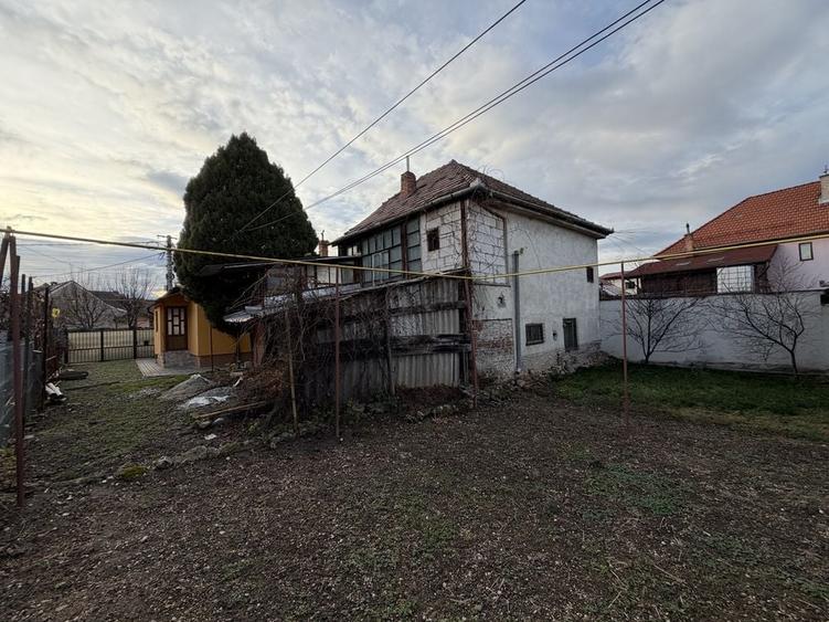 Casă cu 4 camere în Central