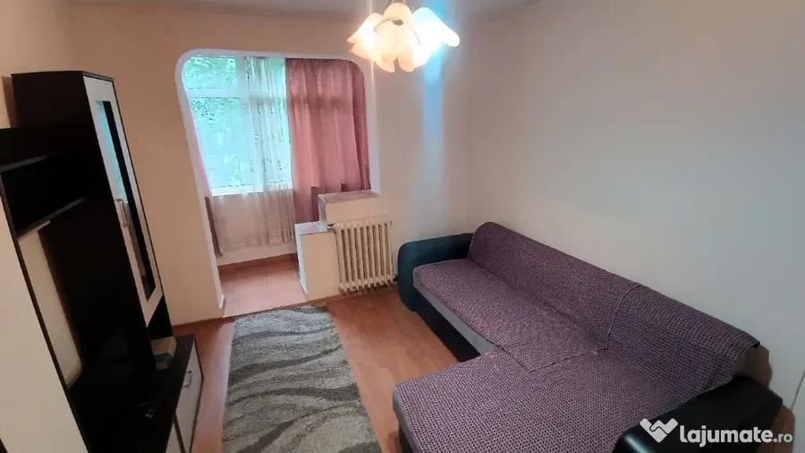 Apartament cu 2 camere decomandat în Podu Roș