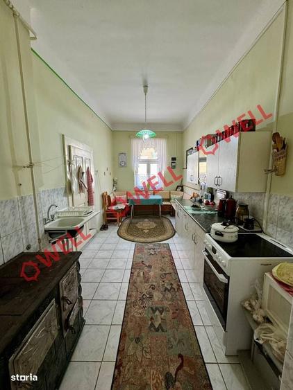 Casă cu 2 camere decomandat în Central