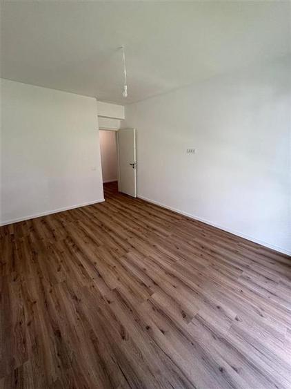 Apartament cu 2 camere decomandat în Tractorul