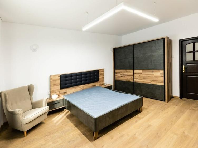 Apartament cu 3 camere decomandat în Calea Victoriei