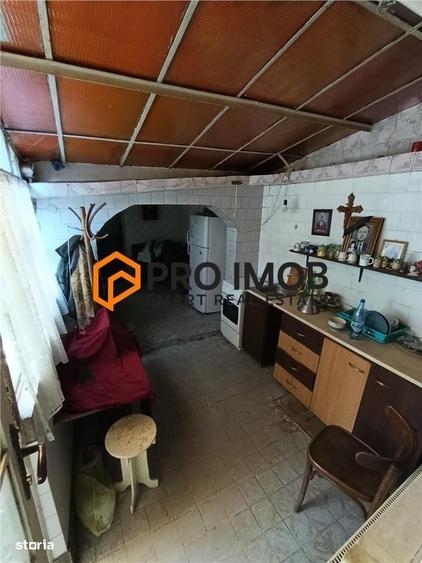 Casă cu 4 camere nedecomandat în Central