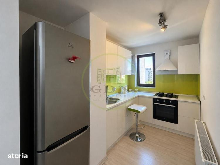 Apartament cu 3 camere semidecomandat, mobilat în Nord