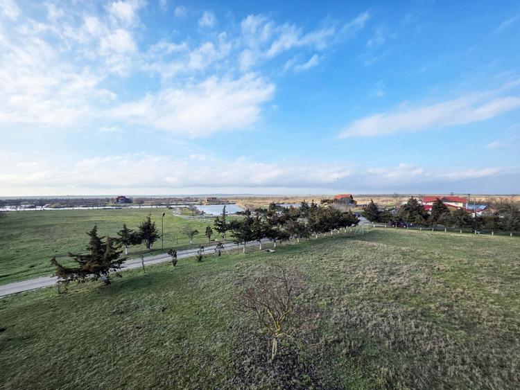 Casă individuală cu 40 camere cu Teren 347644 Mp în Istria